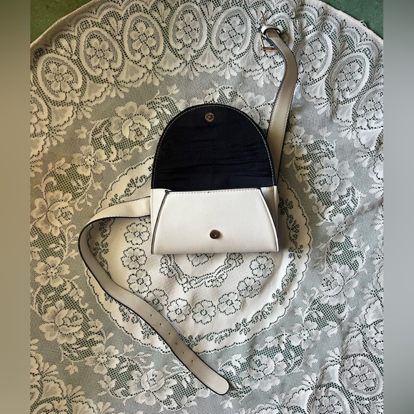 Charlotte Russe ::  Envelope Belt Bag - Picture 7 of 14